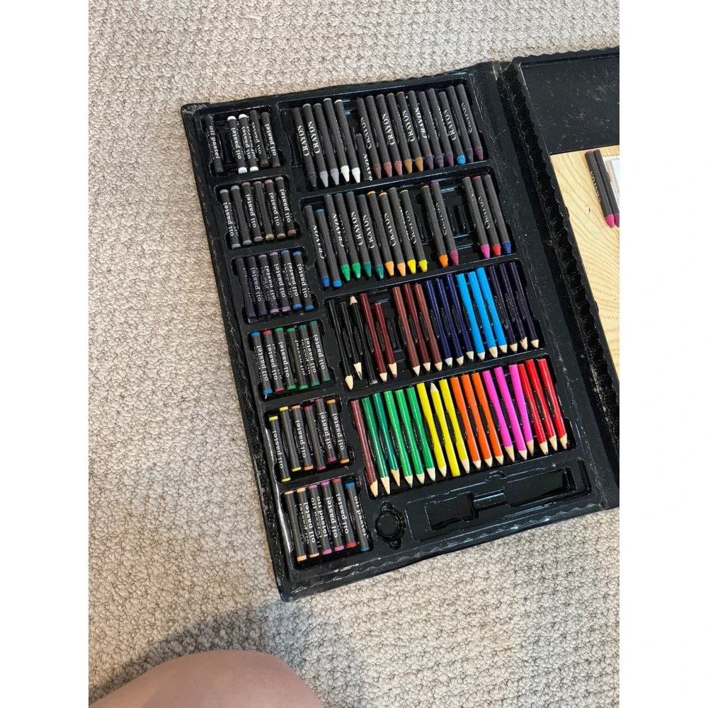 Art Park 210 Piece Coloring Set Portable Art‎ Kit Markers Pencils Pastels 38Y7